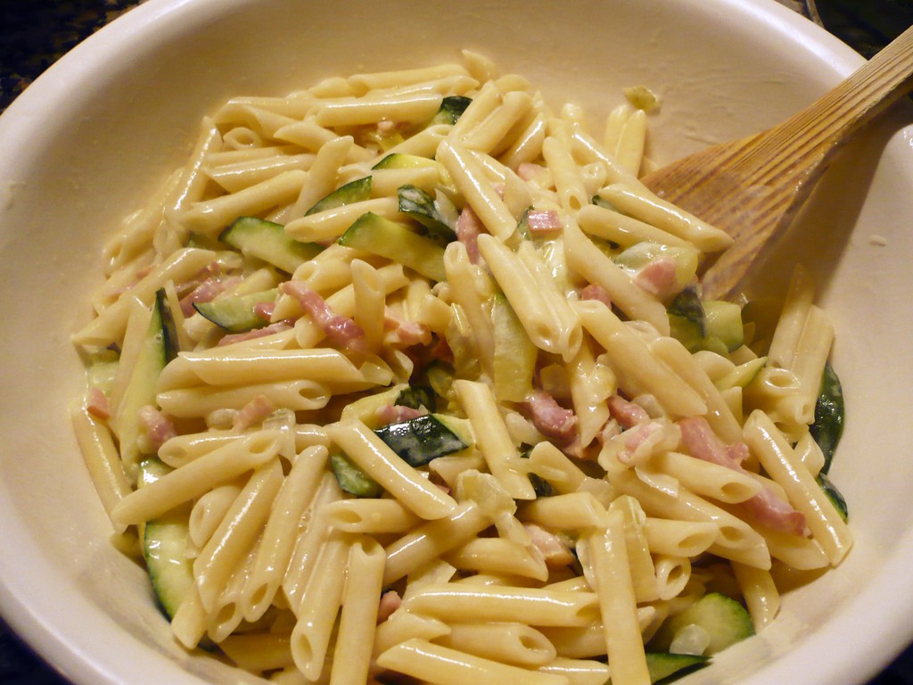 Cuisine italienne: Carbonara e zucchine